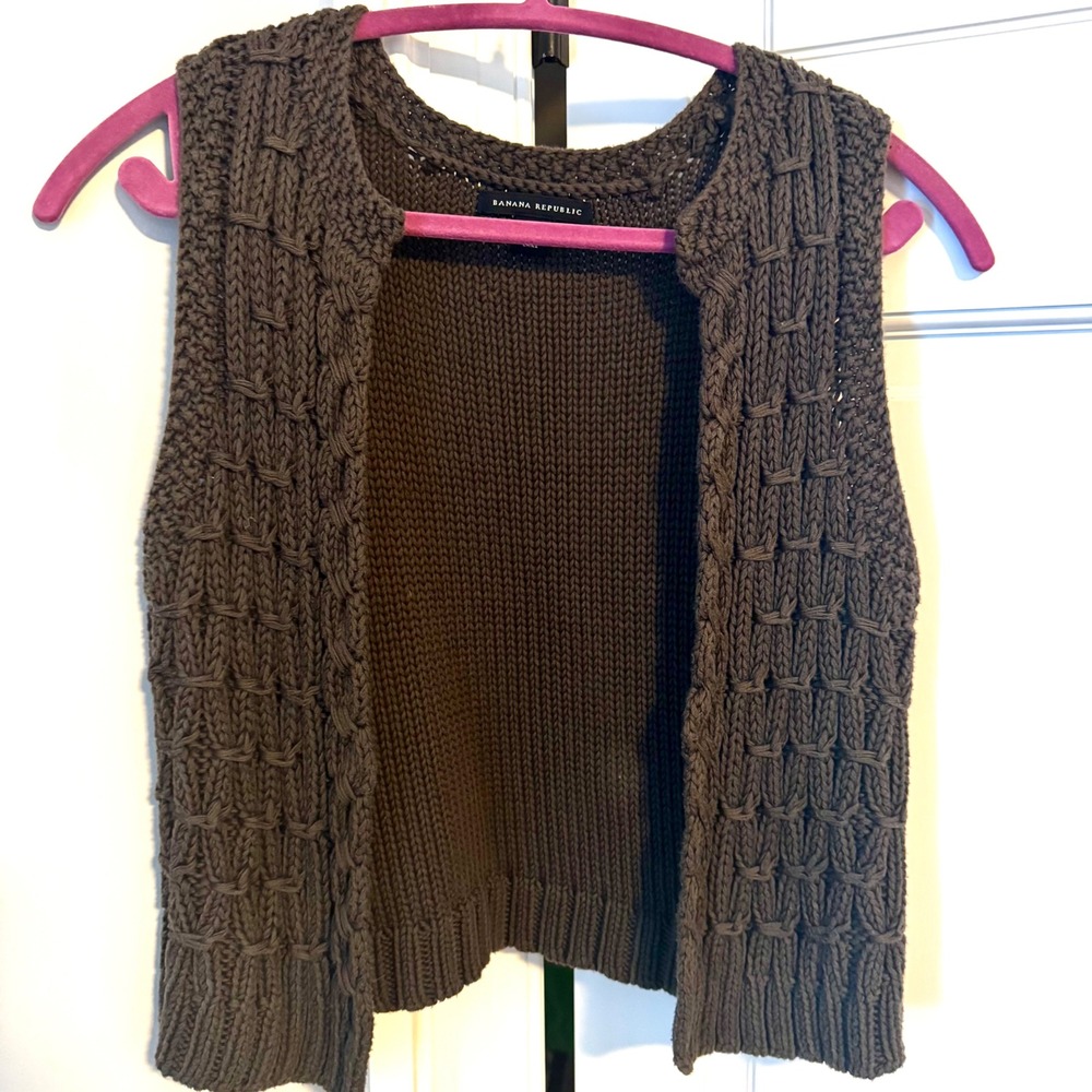 Chucky cable knit loose weave Y2K Boho vest Army Green.‎ Banana Republic S
